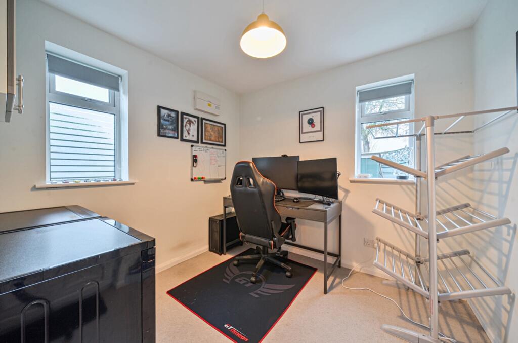 1394846-18-6949332e810db-ARW-1