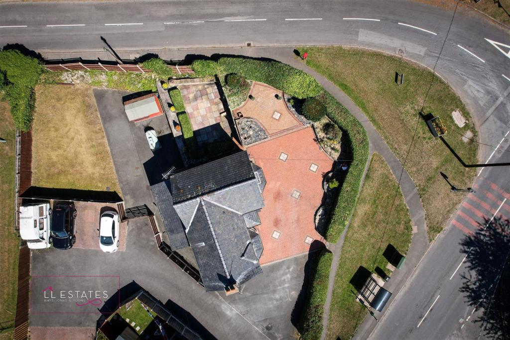 Bryn Awel House Outside-20.jpg