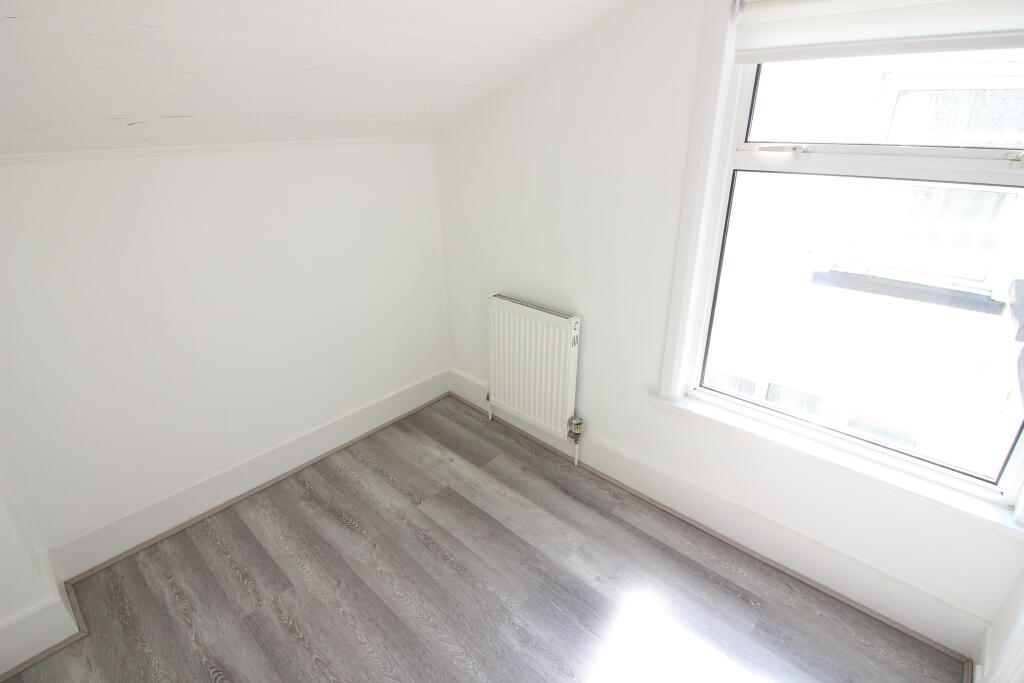 82 Grover Road - Bed