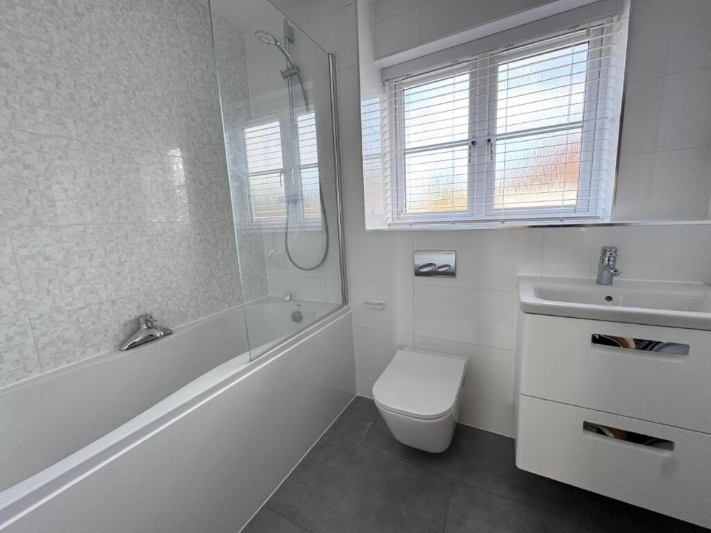 bathroom .jpg