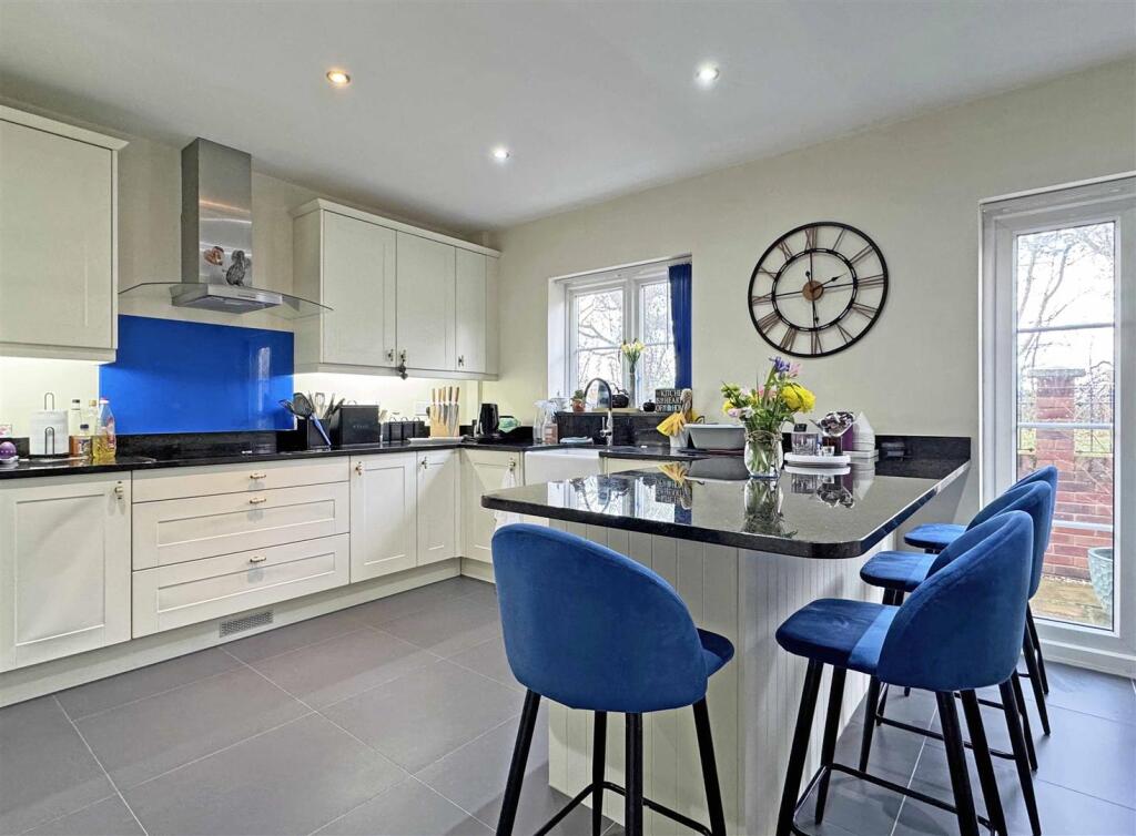 Kitchen Breakfast Room.jpg