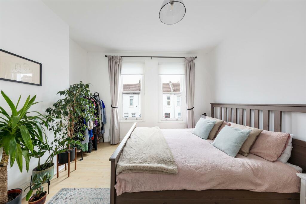Curwen Avenue, E7