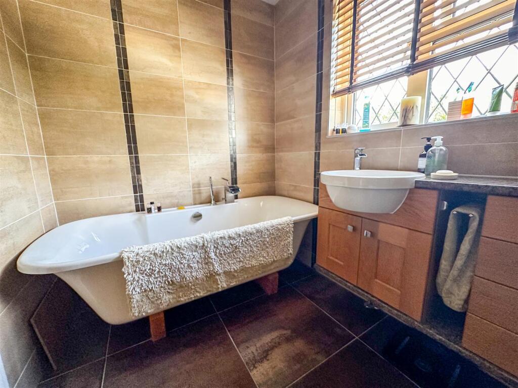 FAMILY BATHROOM