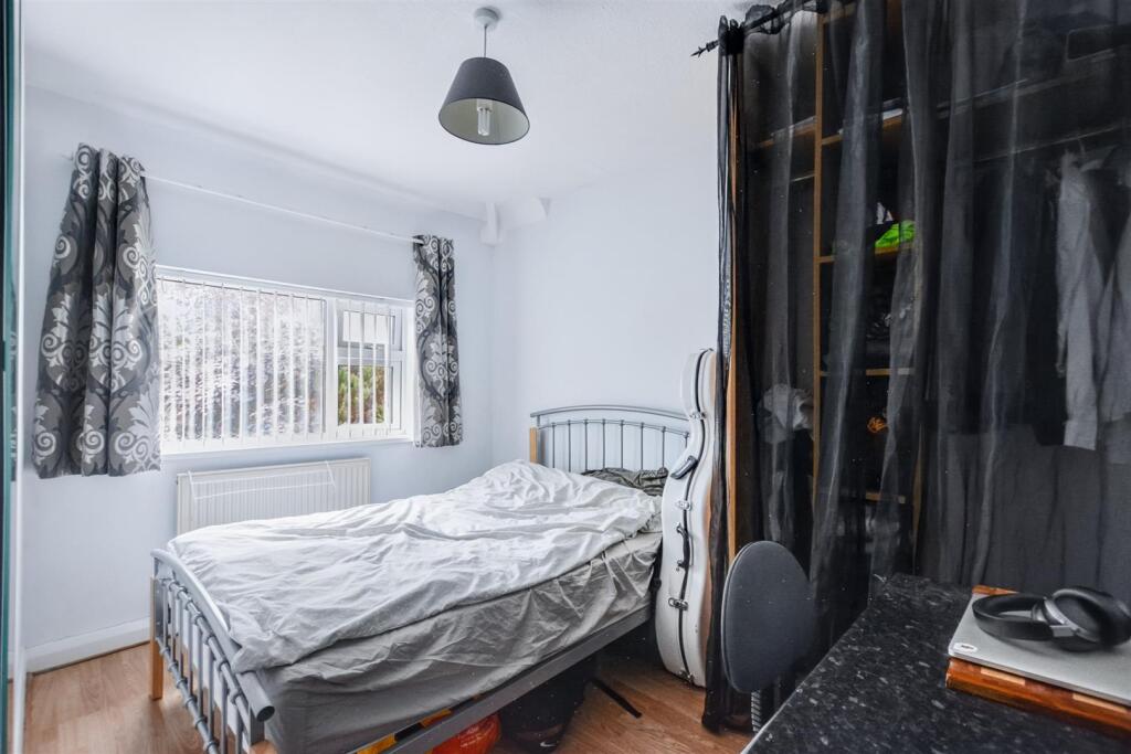 Bedroom 1_1.jpeg