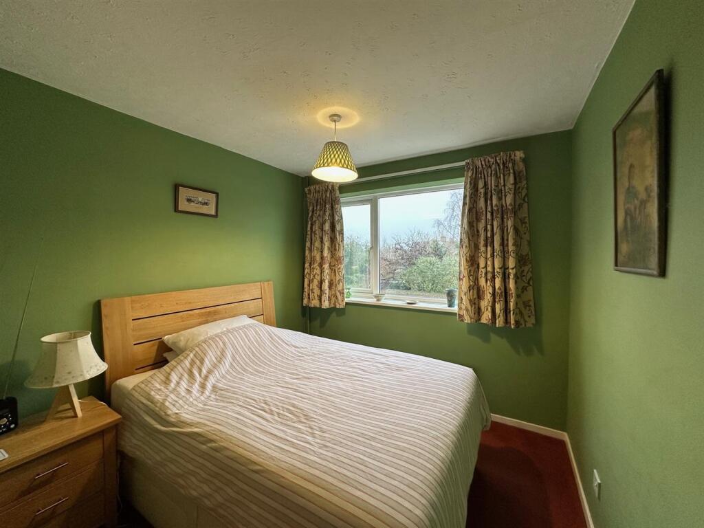 Bed 2.jpg