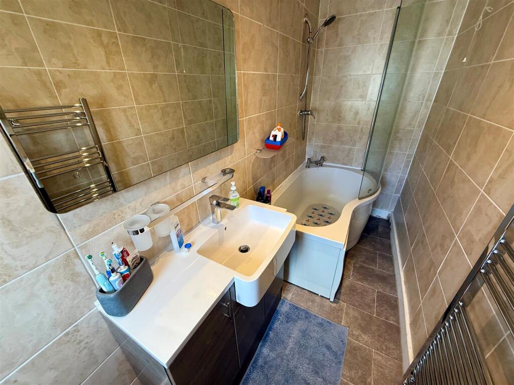 YR177 Bathroom.jpg