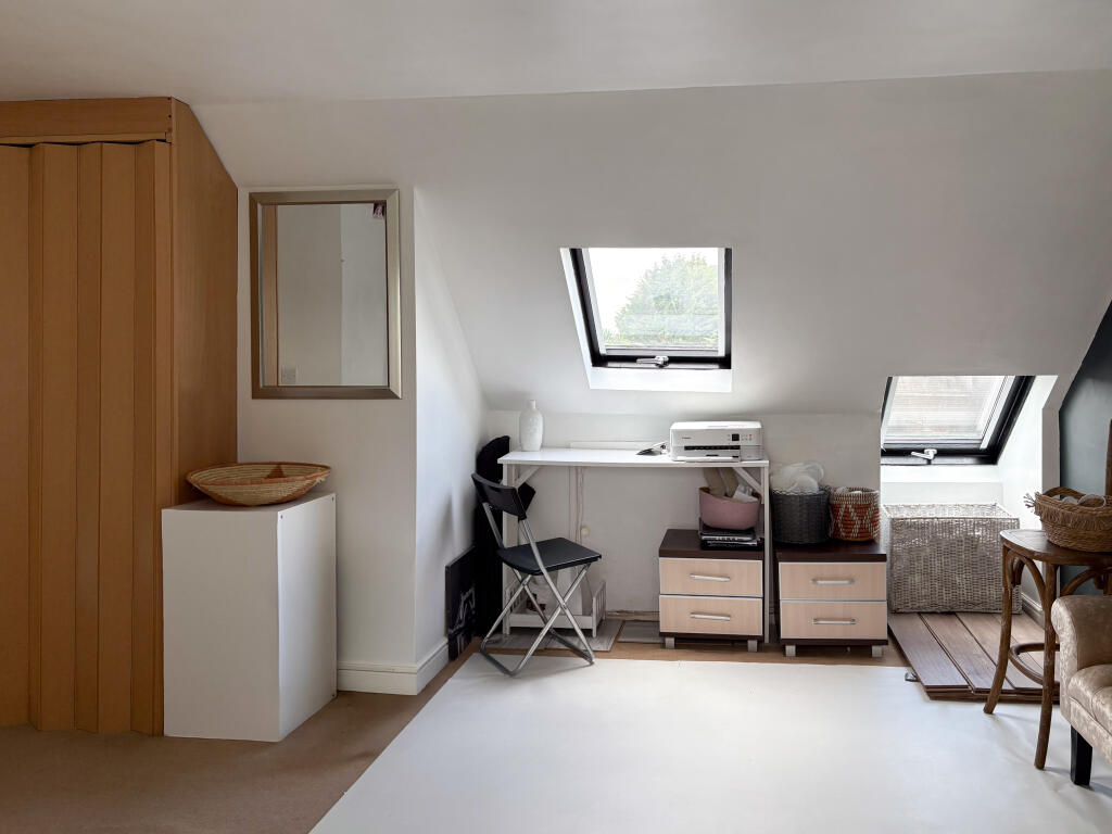 09. Master Room (2)