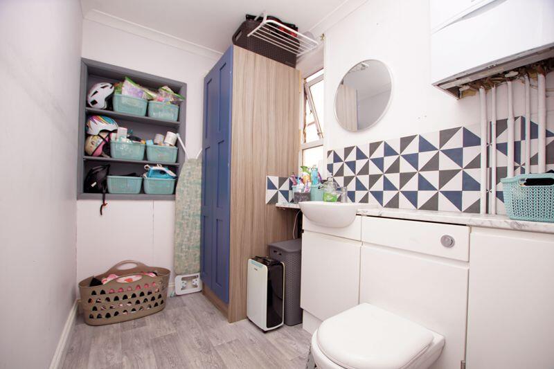 Utility Room/Cloakroom
