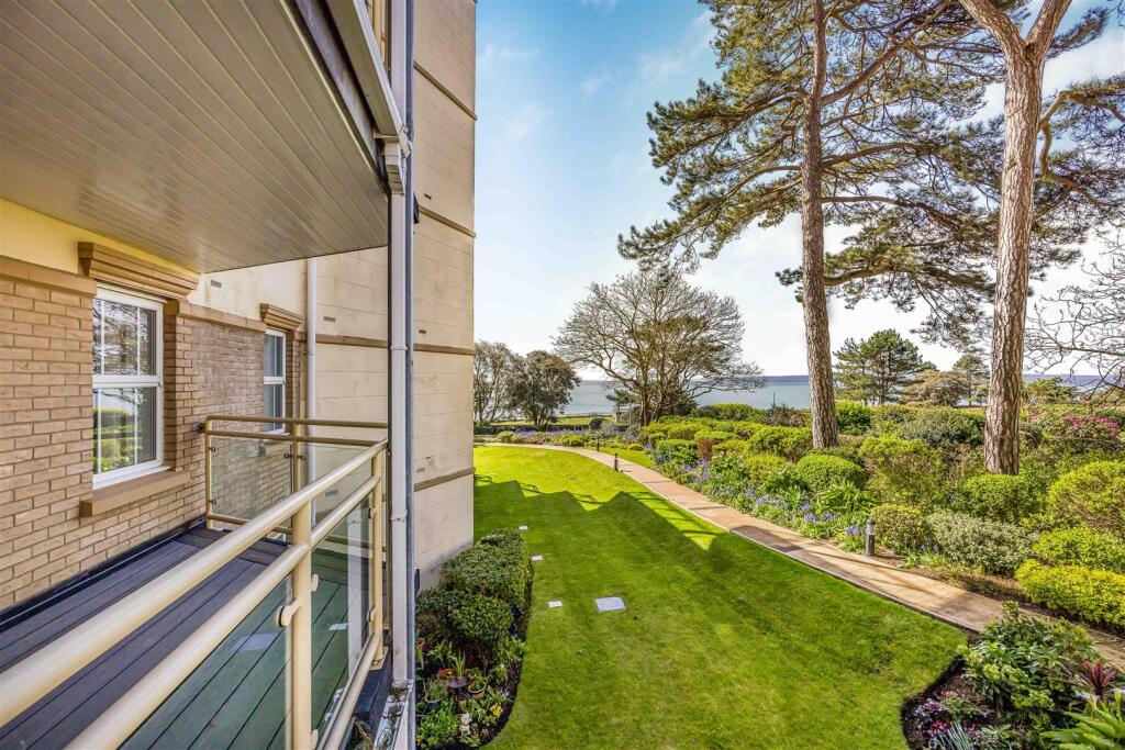 Flat 12, Bay View Gardens 14b, West Cliff Road, Bo