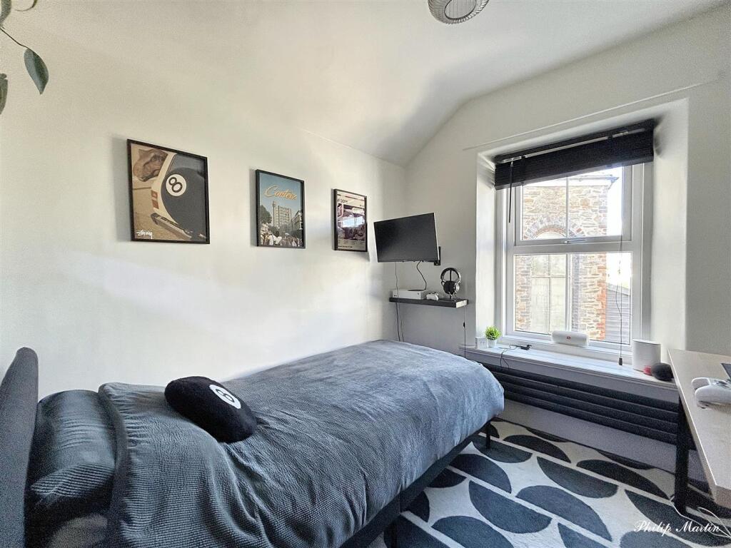 Bed 3.jpg