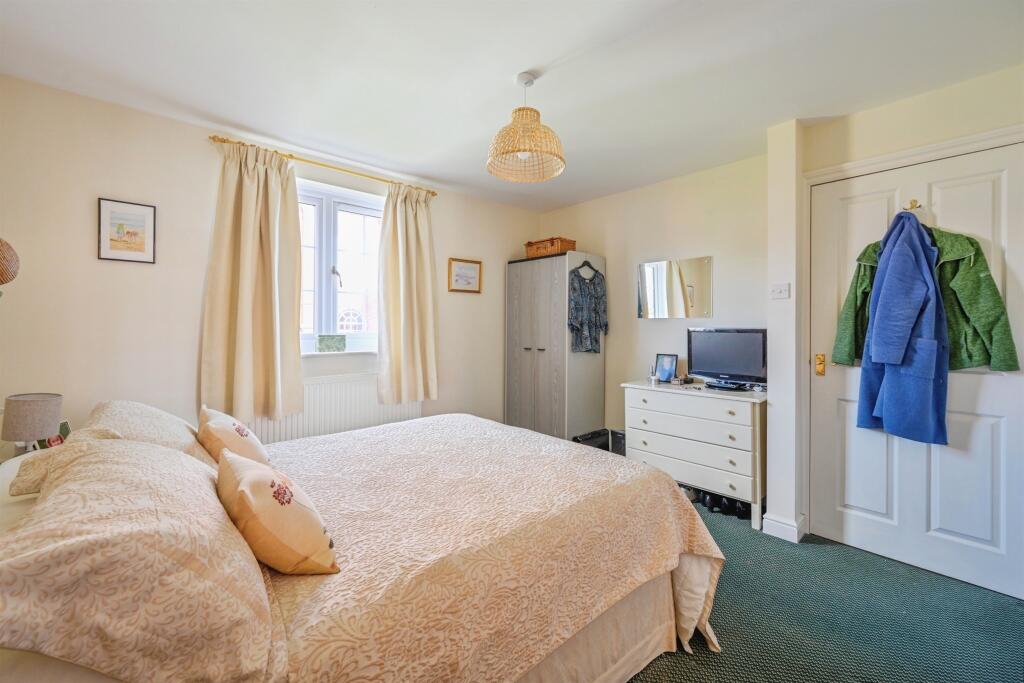 Double Bedroom: