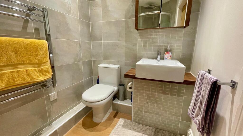 EN-SUITE 3 PIECE SHOWEROOM