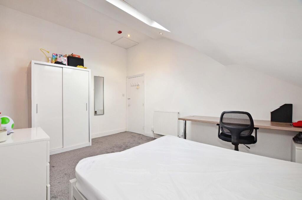 99 Harcourt, F3 - Bedroom 2, pic 3.jpg