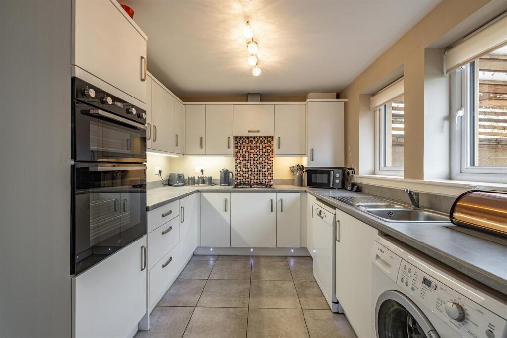 8 Knoll Park Avenue Galashiels 20.JPG