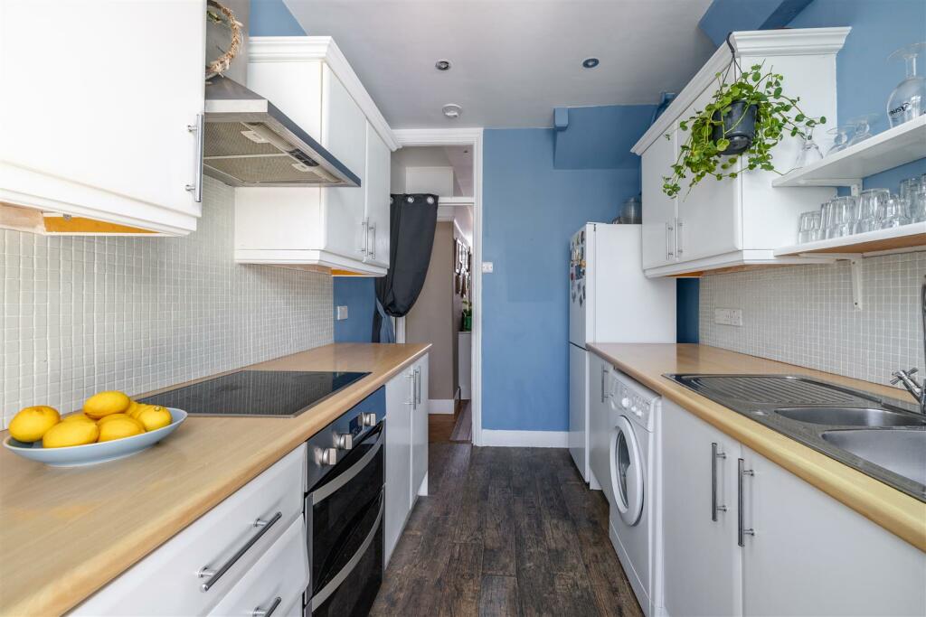 Richmond Crescent, E4