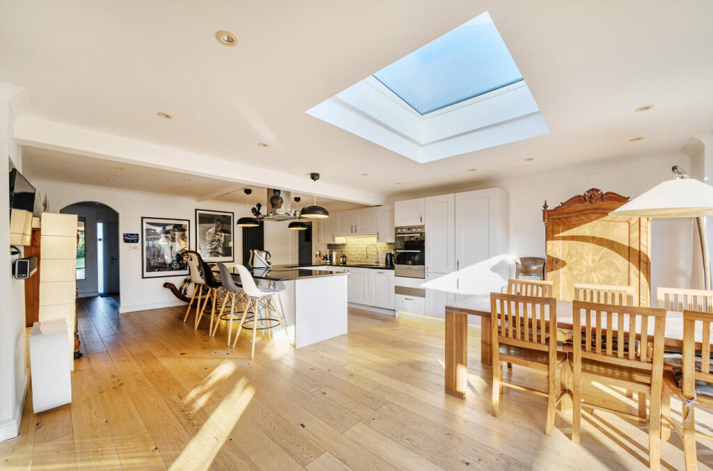 1365139-9-68e773a...