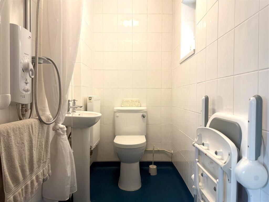 Downstairs Shower Room.jpg