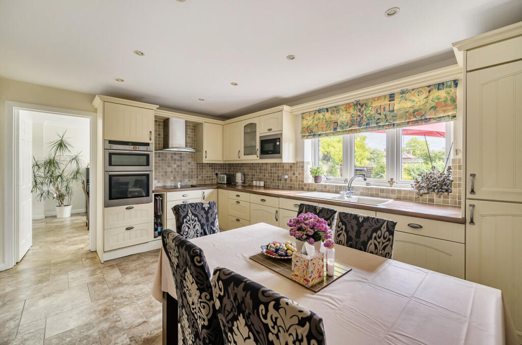 1315362-8-685c03a...