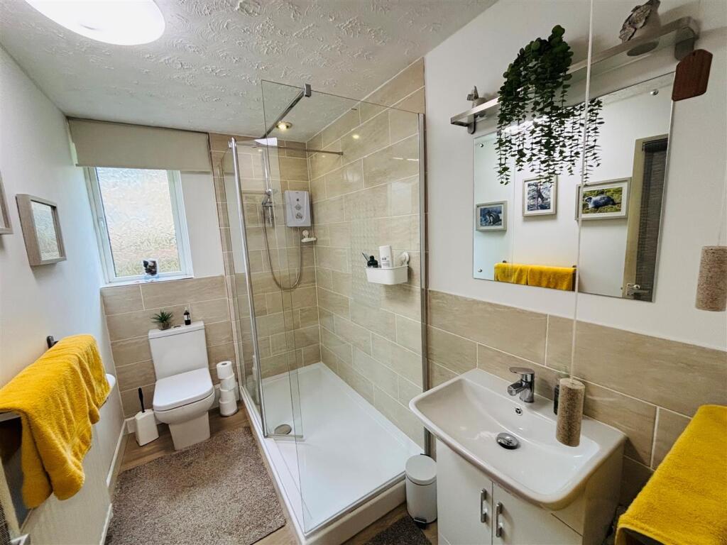 11aperryshower.jpg