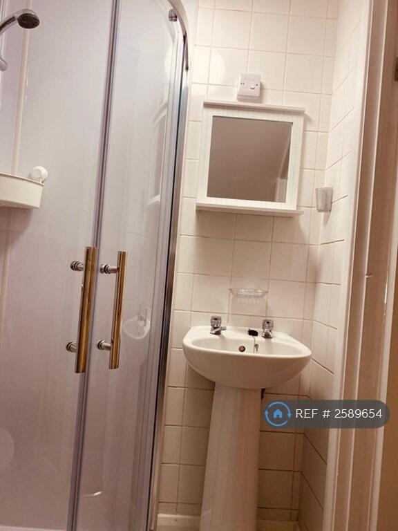 Bedroom 5 Ensuite