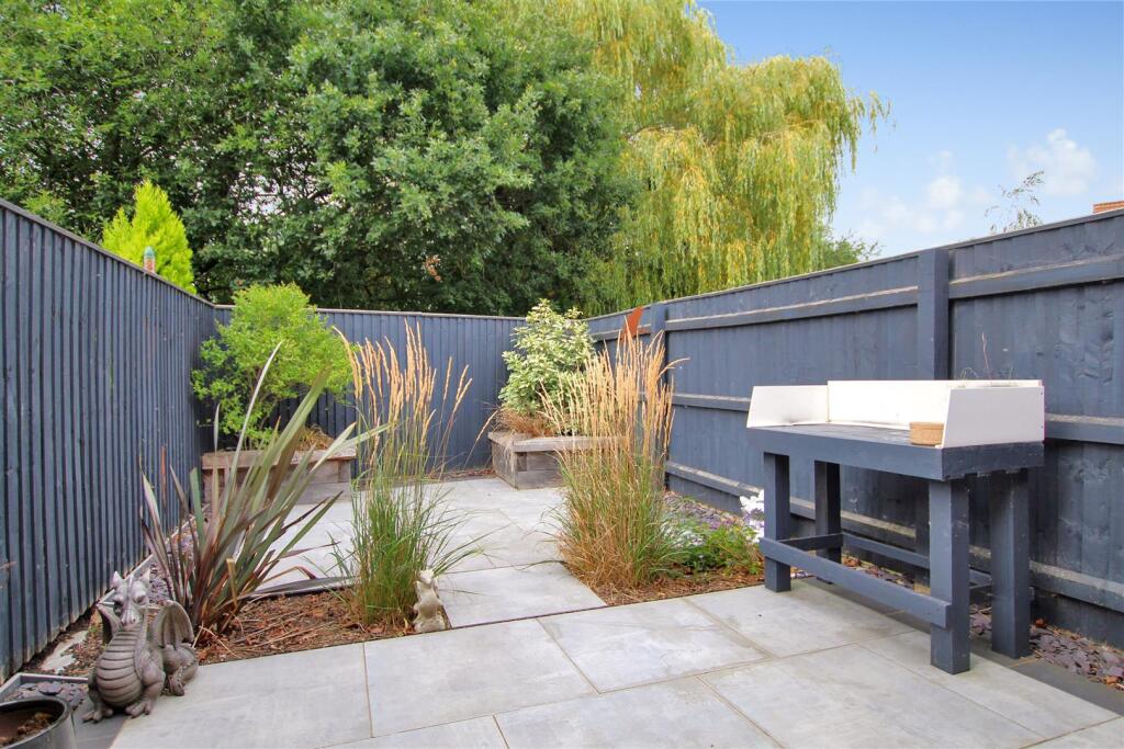 Rear Garden - b.JPG
