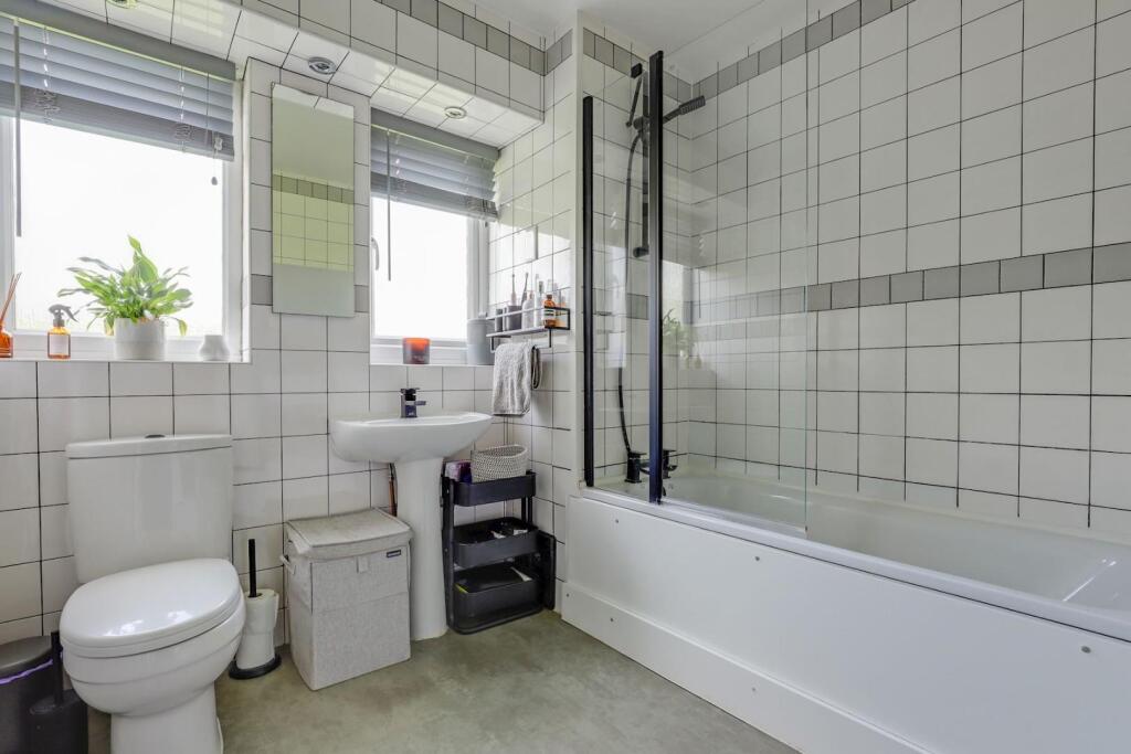 08-61c3JHPropWorld - 1 Coniston Court - 22-medium.