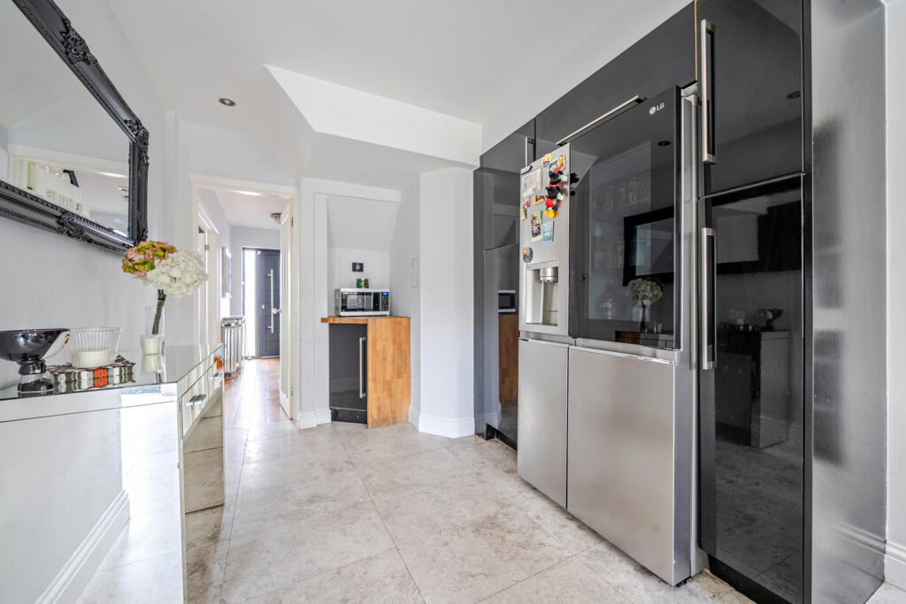 1370499-18-68f76b...