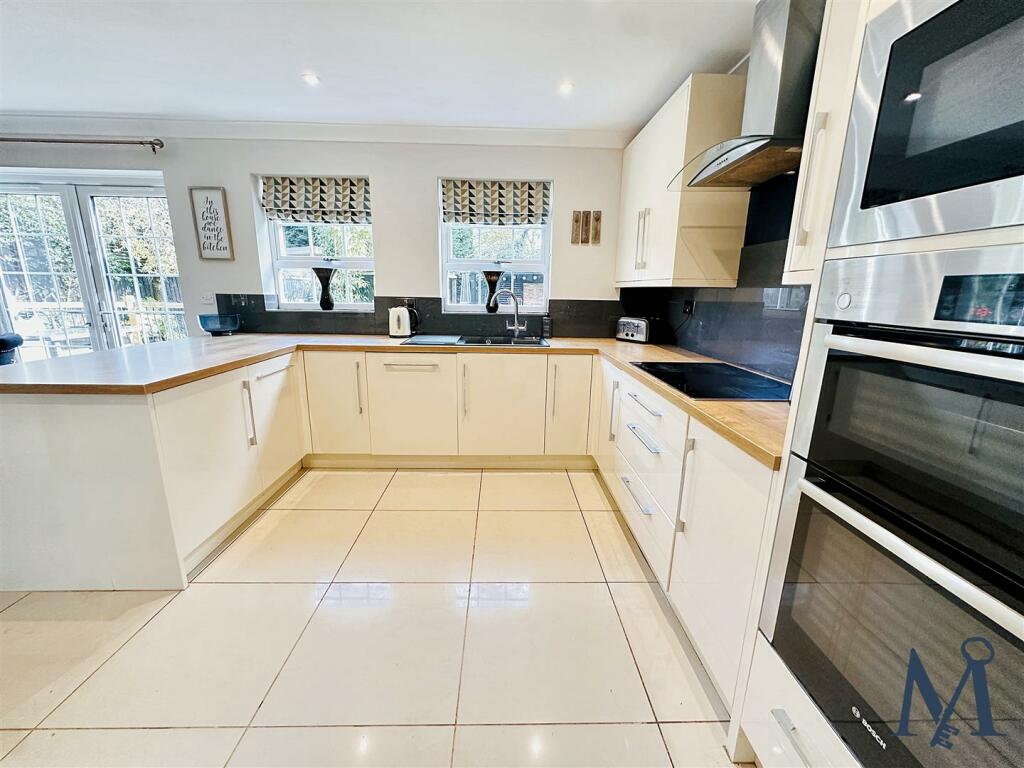 Open Plan Kitchen Dining Area