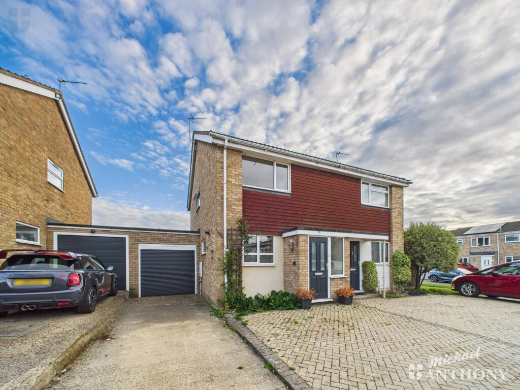 CAM03218G0-PR0812-STILL017