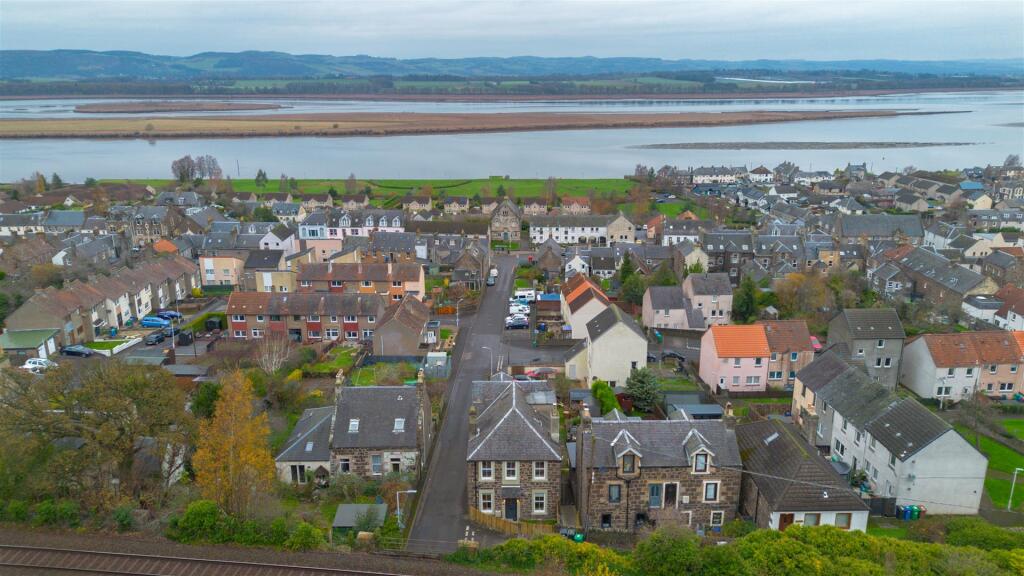 hill road droney-2.jpg