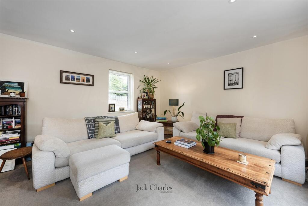 61 Shipbourne Rd, TN10 3DX 005.jpg