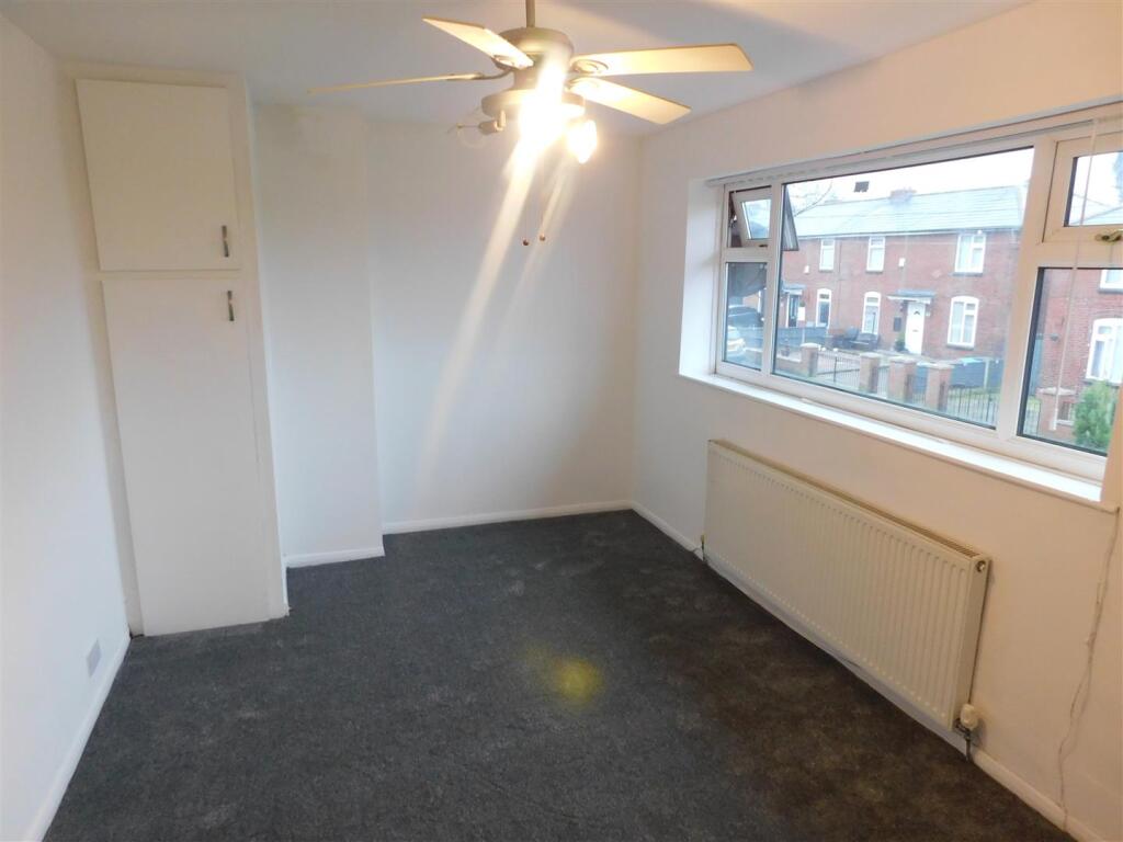 Bedroom 1.JPG