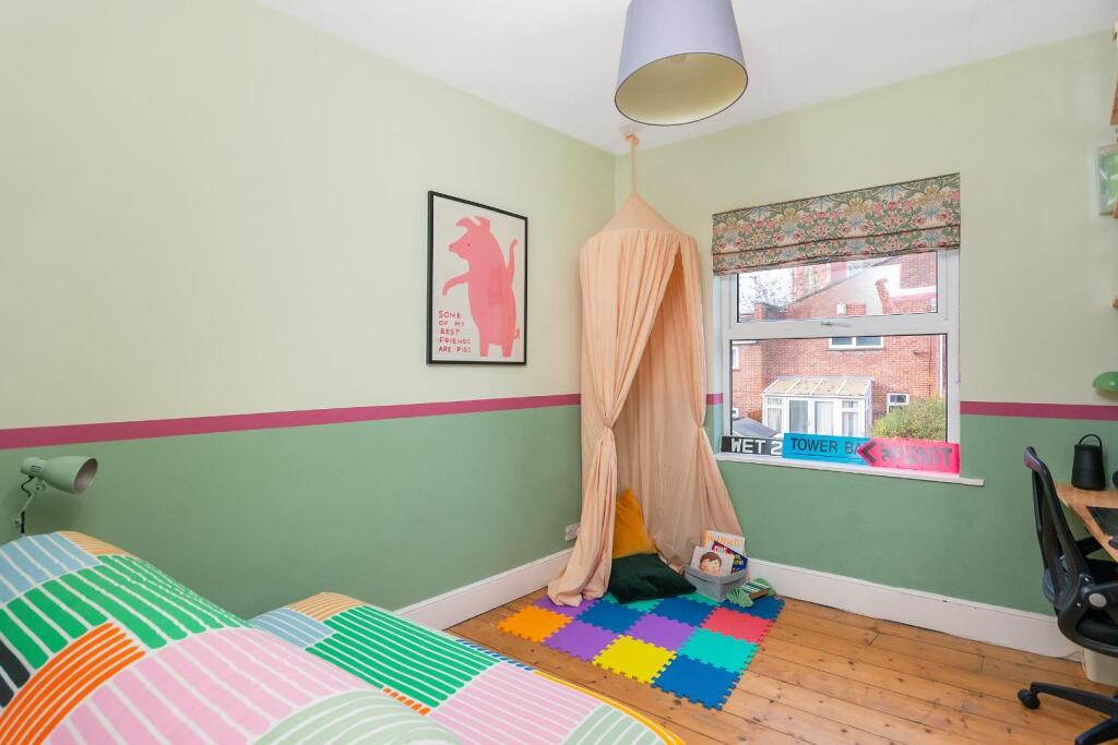 0B6ALH - Bedroom J.jpg