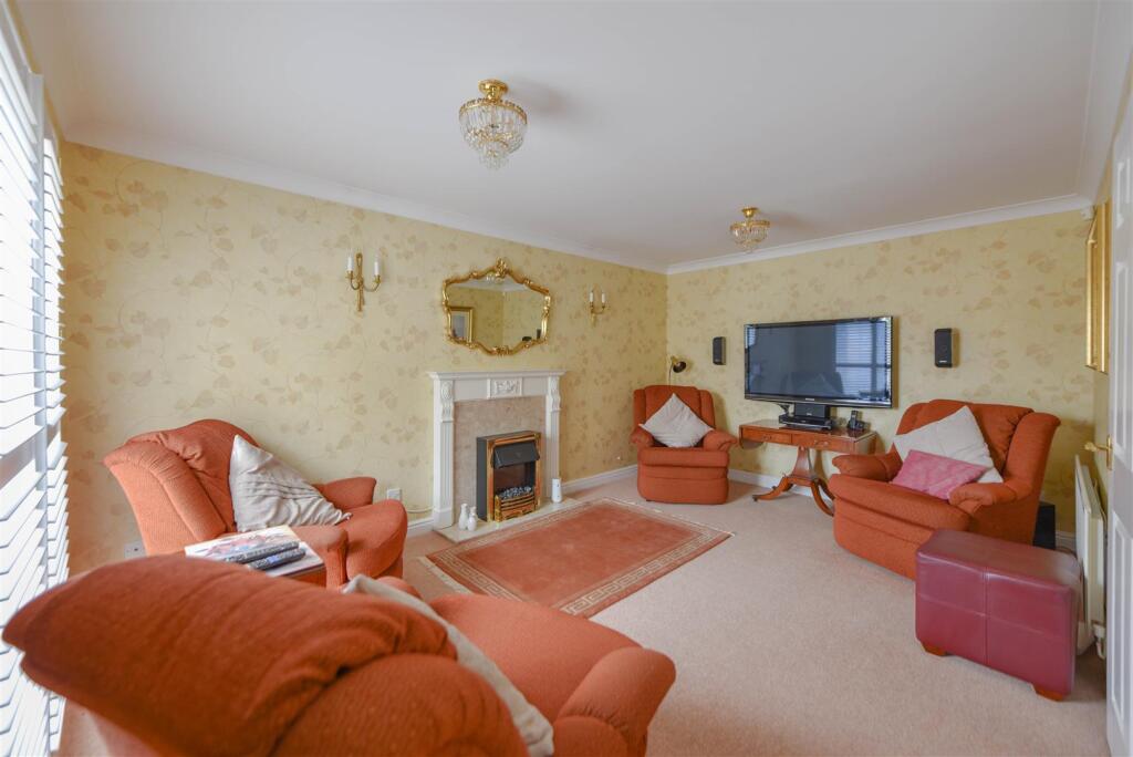 LOUNGE AREA