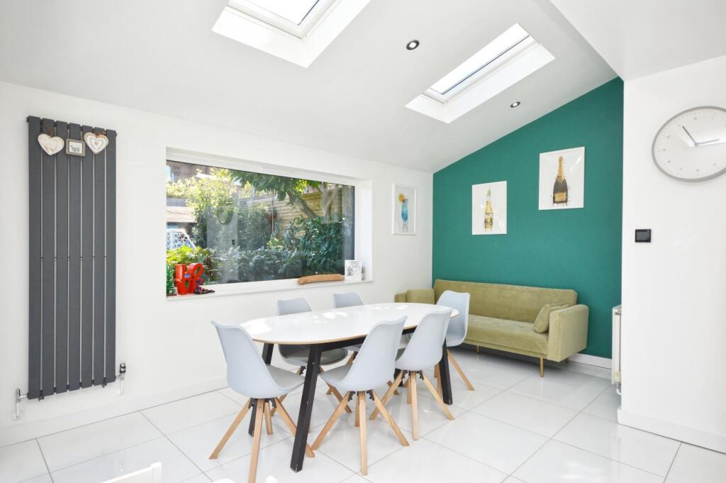 L-Shaped Kitchen/Dining/Family Room