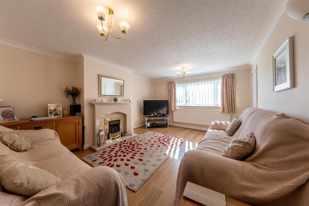 6 Hollow Oak Lane-005.jpg