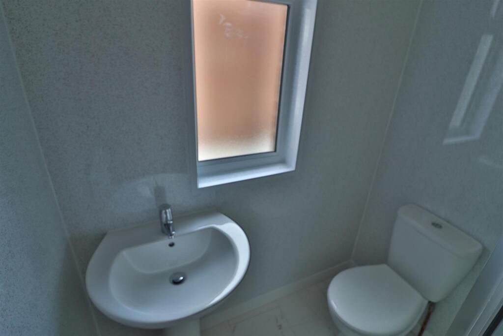 FIRST FLOOR SHOWER ROOM