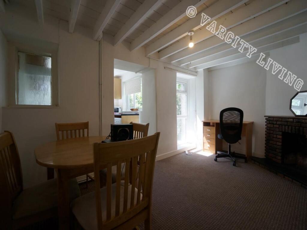 43Glanrafon_diningroom1.JPG