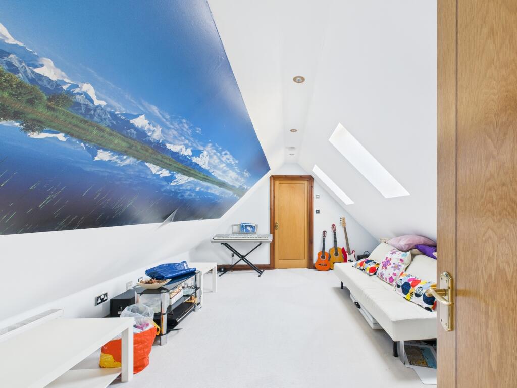 CAM04024G0-PR0024-STILL014