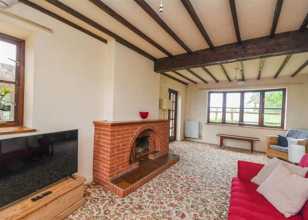 4 Beamish Lane - Lounge (3).jpg