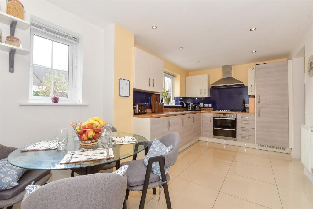 Kitchen/ Breakfast Room