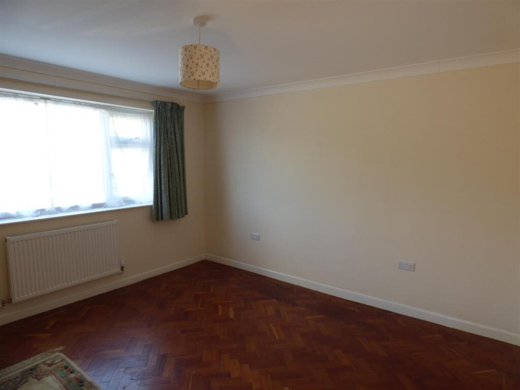 Bedroom 1.JPG