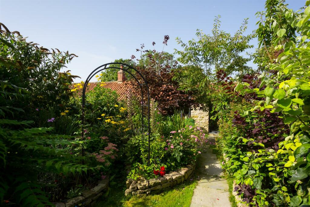 Laburnum House-04.jpg
