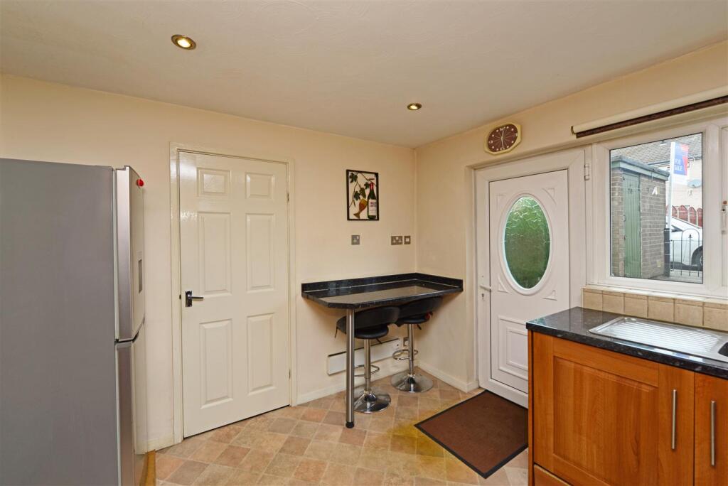 Fitted Breakfast Kitchen: