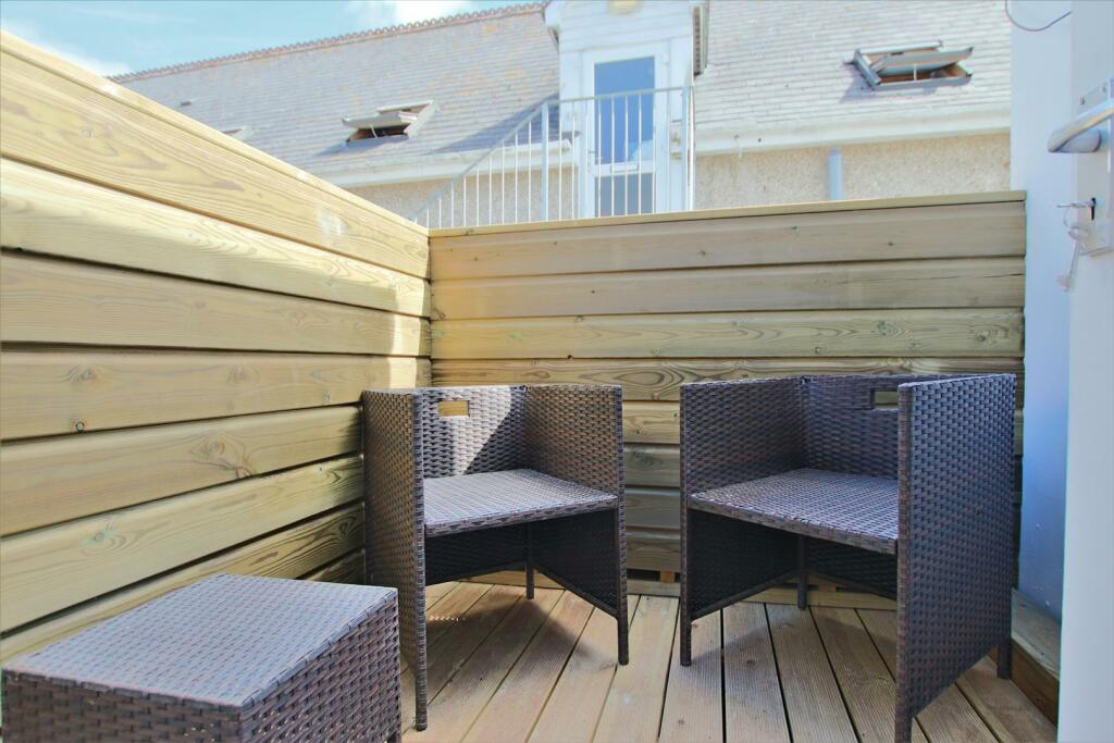 6 Meadey Balcony