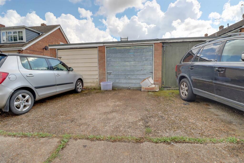 54 ALICIA AVENUE-15.jpg