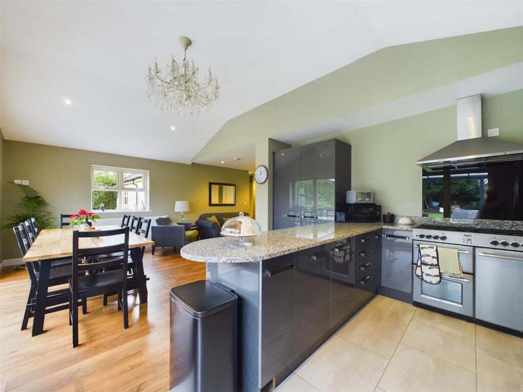 Open Plan Living/Dining Kitchen