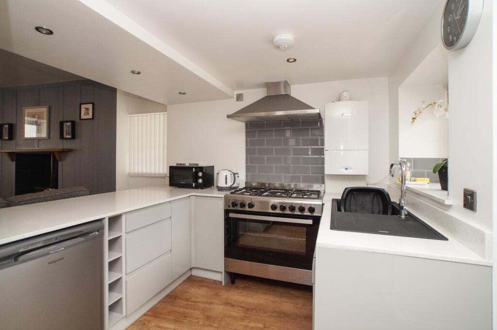 Open plan dining lounge/kitchen