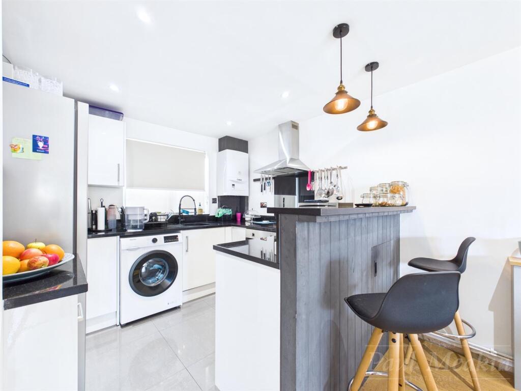 Kitchen/ Diner/ Lounge