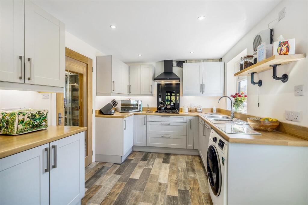 Wisteria (Friskney)-26.jpg